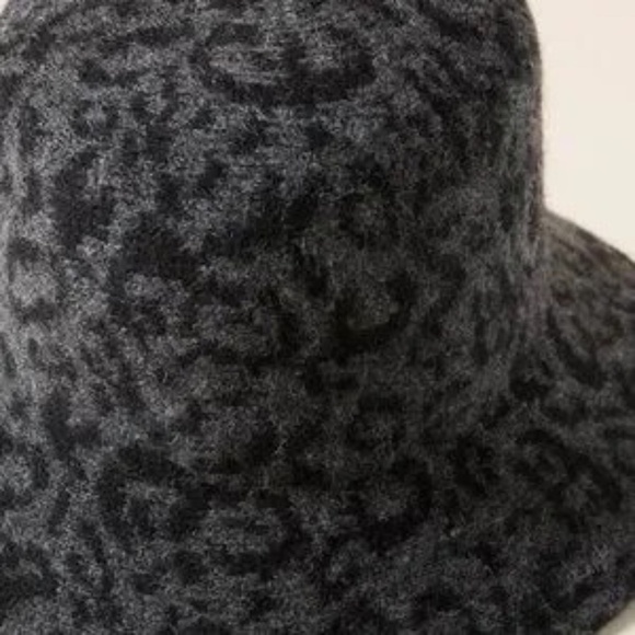 NWT Antropologie Finn Animal Print Fuzzy Bucket Hat - Picture 4 of 4
